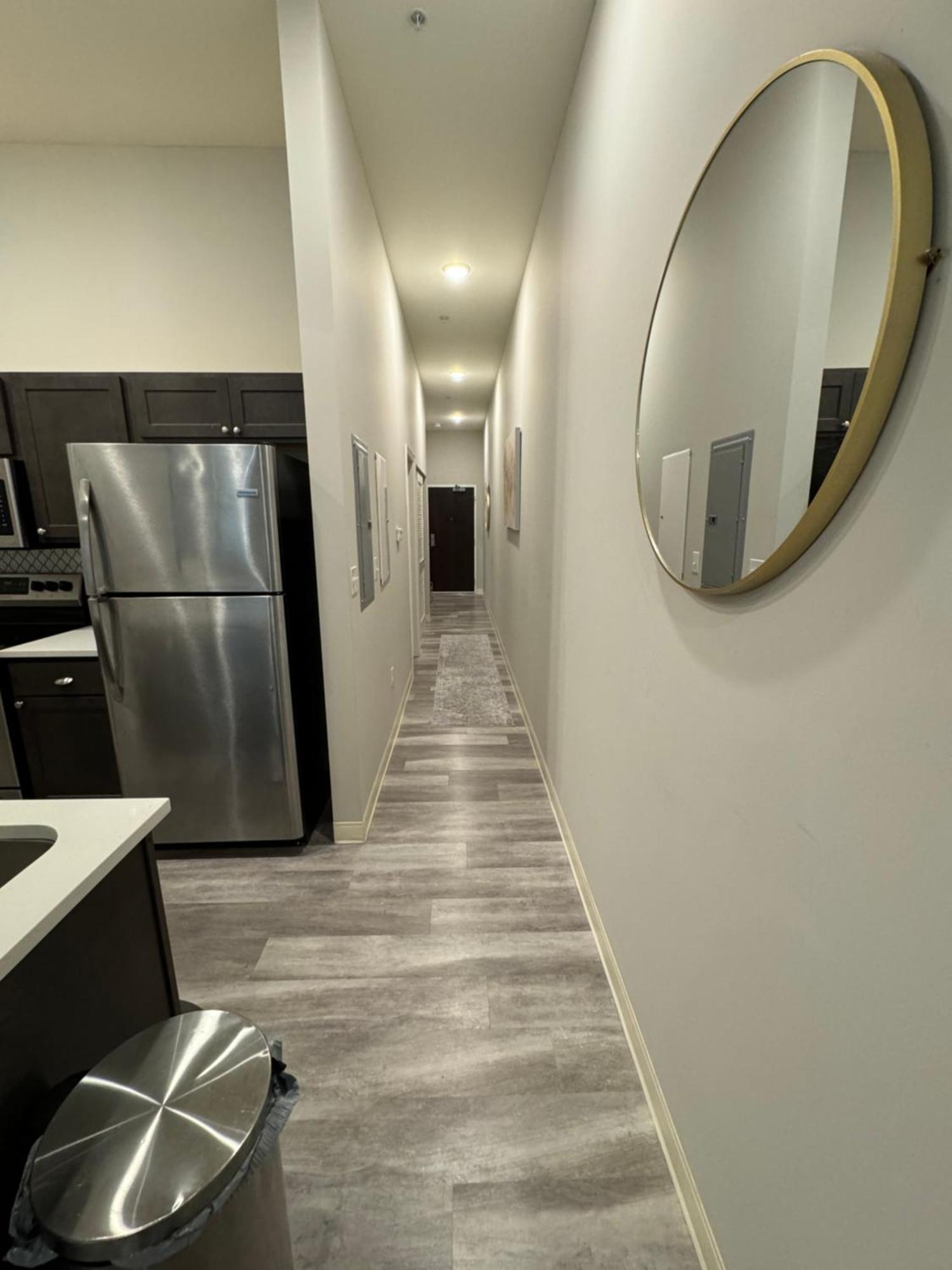 Beautiful Condo/Rooftop Patio With Free Parking คลีฟแลนด์ ภายนอก รูปภาพ