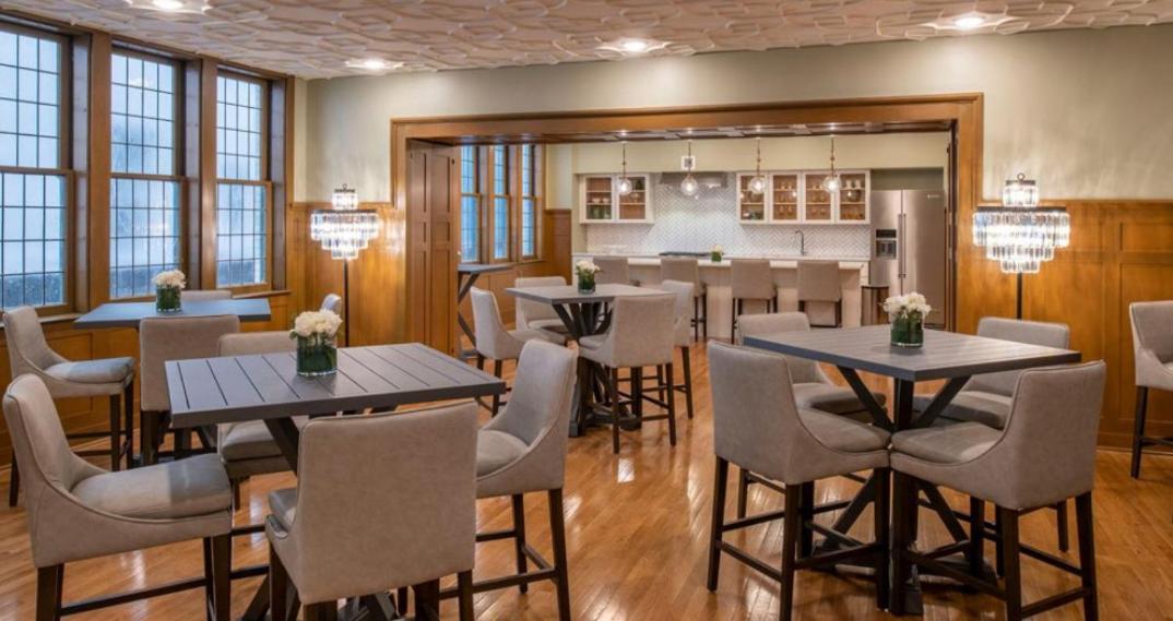 Beautiful Condo/Rooftop Patio With Free Parking คลีฟแลนด์ ภายนอก รูปภาพ